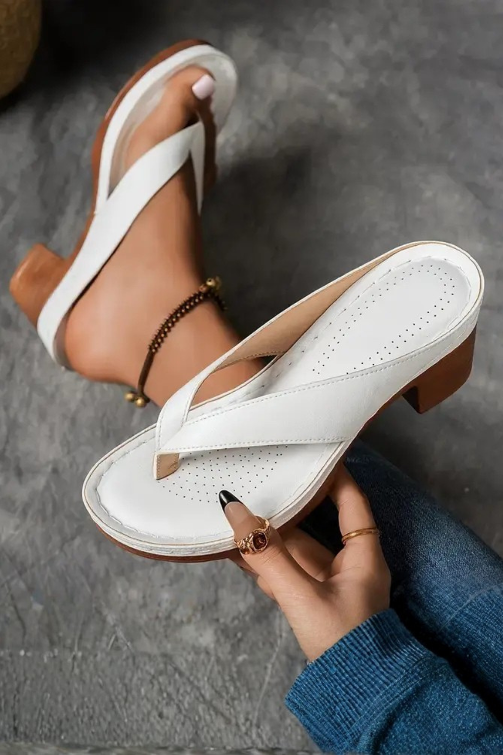 Women Metallic Toe Post Block Heel Flip Flop Sandals