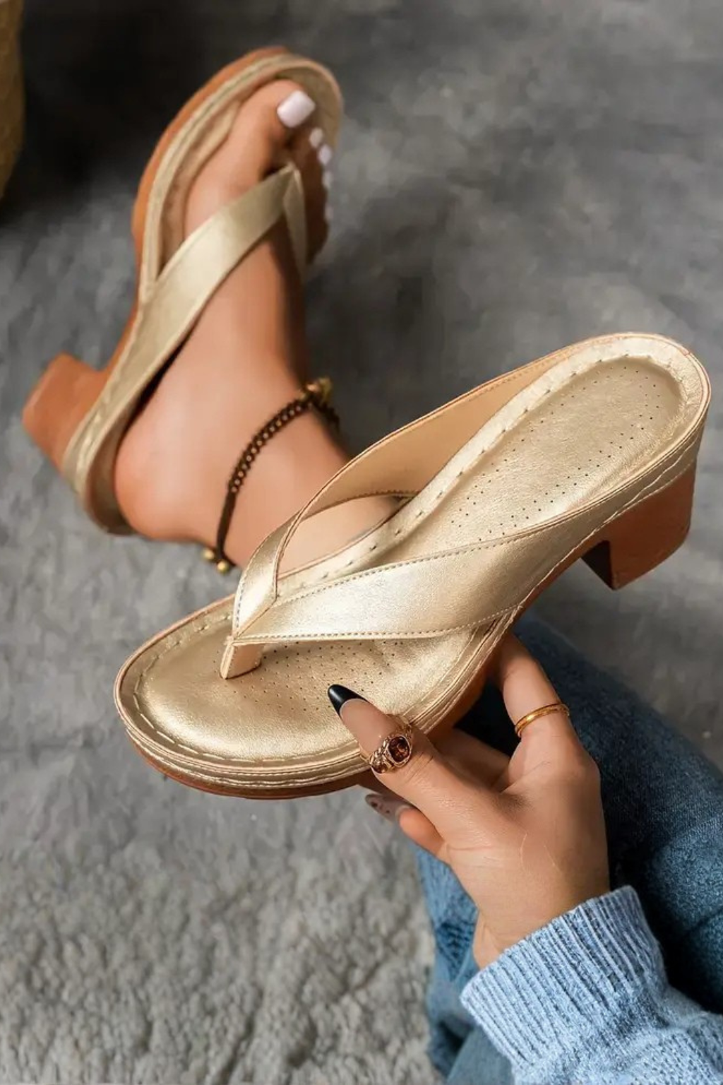 Women Metallic Toe Post Block Heel Flip Flop Sandals