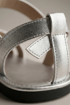 Women Metallic Crossover Strappy Flat Sandals