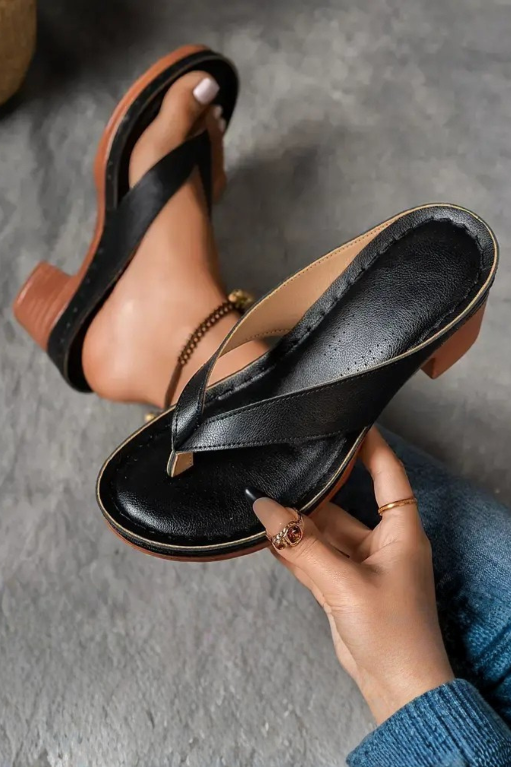 Women Metallic Toe Post Block Heel Flip Flop Sandals