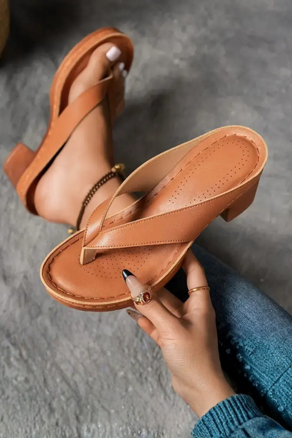 Women Metallic Toe Post Block Heel Flip Flop Sandals